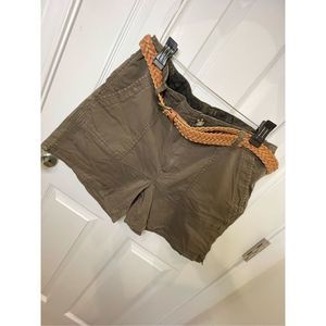 Maurice’s women’s green shorts size 14 with a belt